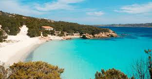 It lies 120 miles (200 km) west of the mainland of italy, 7.5 miles (12 km) south of the neighbouring french island of corsica, and 120 miles (200 km) north of the coast of africa. Sardinie Italie Flacco