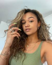 Friday feels in some of my favorites ✨ @mejuri #mejuripartner