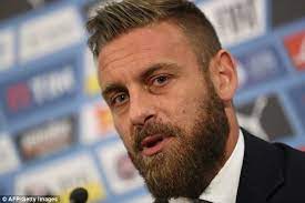 Daniele de rossi o dell'amore reciproco: Roma Star Daniele De Rossi Hints At Retirement In 2019 Daily Mail Online