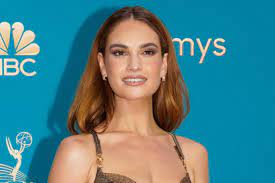 Lily James Wore a Body-Hugging Chain Mail Versace Gown on the Emmys Red  Carpet—See Pics | Glamour