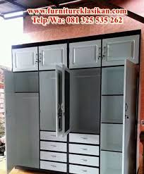 Selain murah, rak piring jenis ini juga didesain sederhana namun tetap menarik. Model Lemari Pakaian Aluminium 3 Pintu Desain Dekorasi Rumah