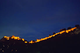 Anochece En El Castillo De Xativa Castillos Anochecer Ciudades