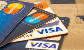 الكشف عن شبكة لبيع تذاكر سفر بواسطة بطاقات بنكي ة م قرصنة