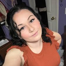 Ashlie Mitchell's Instagram, Twitter & Facebook