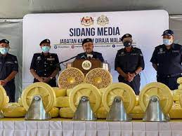 Menurut dzulkifli abdul razak dari pusat racun negara, universiti sains malaysia mengatakan sejarah kewujudan dadah di dalam organisasi sistem tamadun manusia telah dikesan sejak lebih kurang 5000 tahun dahulu di mana dadah yang dibawa. Kastam Rampas Dadah Bernilai Rm5 2 Billion Terbesar Dalam Sejarah