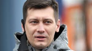 Дмитрий гудков и его жена валерияпредложение руки и сердца своей избраннице политик сделал на кубе во время новогодних праздников. Ya Ne Gotov Na Vse Radi Vlasti Dmitrij Gudkov Obyasnil Otezd Iz Rossii Bbc News Russkaya Sluzhba