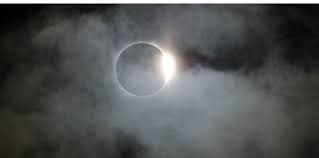 Revivez l'éclipse en accéléré en vidéo. Vendredi 20 Mars 2015 Ce Sera La Jour De L Eclipse De Soleil Preparez Vous Sciences Et Avenir