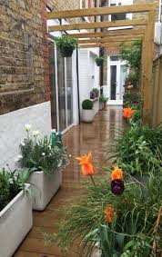 Side Return Garden Transformed In Balham Designed By Rachel Hartley In 2020 Courtyard Gardens Design Backyard Garden Layout Small Courtyard Gardens