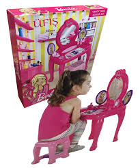 Seti Barbie Guzellik Seti Oyuncak Tabureli Makyaj Masasi Set 8 Parca Hediyecik Com Tr Online Oyuncak Hediye Alisveris 7 24 Siparis 0212 325 24 25 Panosundaki Pin