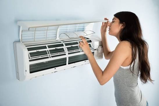 What You Should & Shouldn't Do If You Have A Broken AC [5 Tips]