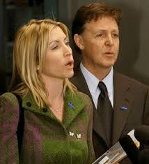 Former Beatle Paul McCartney (R) and his girlfriend Heather Mills said on  July 26, 2001 they will marry some time next year. [Reuters]
