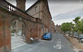 Ensuite, une distribution de tracts a eu lieu au siège de roche, où notre camarade avait l'habitude de travailler. Ils N Ont Pas Honte Au Nom De L Ordre Public Un Maire Larem Bannit La Distribution De Tracts L Humanite