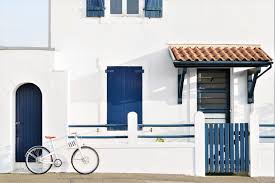 I make a judgement call based on the average weight of each bike type and highlight specific outstanding products in the light category, based on their efficient use of materials. Coleen S Prouve Electric Bike Pays Homage To Jean Prouve S 1941 Design
