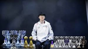 아 좋았습니다 페이즈씨 그리고 페이커 트로피 추가짤 올라왔어~~~~