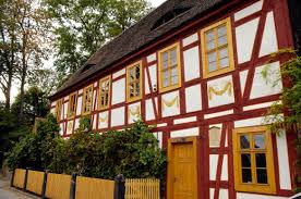 Vor dem anstrich muss die farbe mit wasser verdünnt werden. Farbgestaltung Von Fassaden Tipps Fur Die Perfekte Fassadenfarben