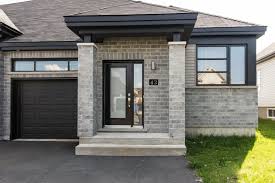 Condo Chalet Ou Maison A Vendre Avec Un Courtier Immobilier Porch Awning House Styles Mansions