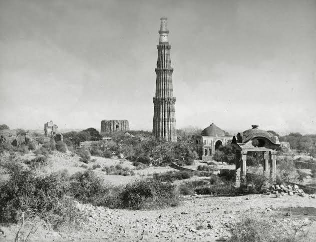 1905-06 Colonial India, Delhi. The Prince and Princess of Wales visiting the Kutab Minar, near Delhi. A Vision of India by Sir Sidney Low. Restored Image. Updated.