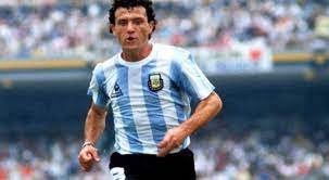 Su carrera comenzó a los. Argentina 86 Vs Argentina 14 Quien Estaba Mejor Rodeado Maradona O Messi Marca Com