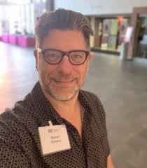 Robert Dimmick's Instagram, Twitter & Facebook