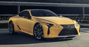 Lexus nu exista ca marcă pe piața sa internă până în 2005 și toate vehiculele comercializate la nivel internațional ca lexus din 1989 până în 2005 au fost lansate în japonia sub marca toyota și un. La Marca De Lujo De Toyota Lexus Esta Cumpliendo 30 Anos De Vida Motor Y Racing