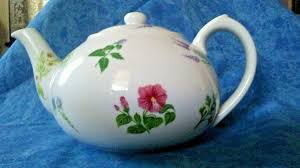 EXCLUSIVELY DESIGNED EUNICE & DAVID BIGELOW TEA COLLECTION PORCELAIN TEAPOT 