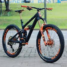 1 343 Likes 6 Comments Mtb Bmx Videos Pics Extreme Mtb On Instagram Custom Orange And G Mtb Bike Mountain Bicycle Mountain Bike Trek Mountain Bike