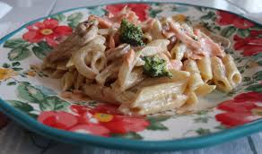 Add the soft cheese, lemon juice and gravadlax or smoked salmon with some pepper and mix well. Smoked Salmon Cream Cheese Penne Pasta ã‚¹ãƒ¢ãƒ¼ã‚¯ã‚µãƒ¼ãƒ¢ãƒ³ã¨ã‚¯ãƒªãƒ¼ãƒ ãƒãƒ¼ã‚ºã®ãƒšãƒ³ãƒãƒ'ã‚¹ã‚¿