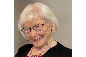 Gayle Newton's Instagram, Twitter & Facebook