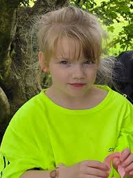 Community pays tribute to tragic schoolgirl