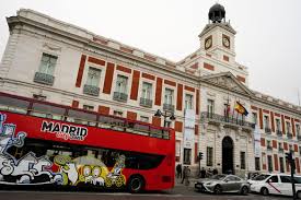 Reial casa de correus (ca); La Comunidad De Madrid Engalana La Real Casa De Correos Para Promocionar Fitur Comunidad De Madrid