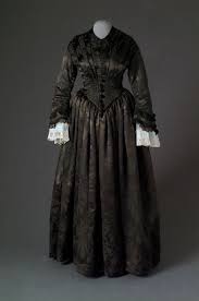 Dress 1840 S 50 S Mode Museum Pretty Fabric But I M Not Fond Of The Color Historical Dresses Dresses Victorian Fashion