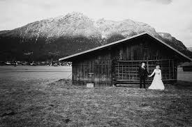 Es erwarten sie 110 km winterwanderwege, eislaufmöglichkeiten, wellenbad sowie die chance zum ballonfahren. Hochzeit Zugspitze In Garmisch Partenkirchen