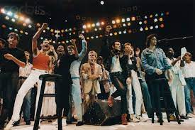 Live Aid Performers Singing In The Finale At Wembley Stadium 1985 Performers Include Paul Mccartney Freddie M Freddie Mercury Queen Freddie Mercury Live Aid