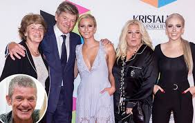 A sua primeira fonte sobre a cantora sueca @pegparnevik no brasil. Favorit I Repris Familjen Parneviks Underbara Hyllningssang Inklusive Jesper Parneviks Rumpchock Se Film Gala Magasin