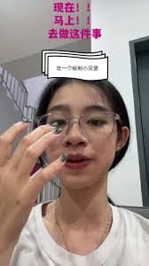 Amber Siah's Instagram, Twitter & Facebook