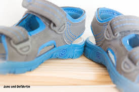 Garderoben aus eiche kaufen sie günstig auf wohnen.de ⭐ kostenloser versand & retoure ✅ große auswahl ⭐ kauf auf rechnung und raten. Juno Und Gefahrtin Unser Montessori Inspirierter Garderobenbereich Und Ein Trick