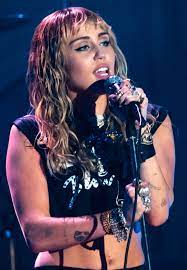 Miley ray cyrus, урождённая де́стини хо́уп са́йрус (англ. Miley Cyrus Wikipedia