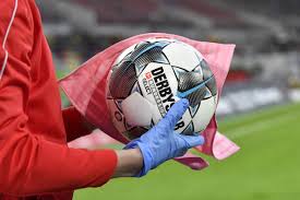 그는 축구 역사상 6시즌 연속 50골 이상 기록한 유일한. 32ì¼ ë™ì•ˆ ë§¤ì¼ ì¶•êµ¬ ê²½ê¸°í•œë‹¤ê³  ê²½í–¥ì‹ ë¬¸