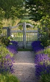 Pin By Karen Brock On Cottage Coquet En Parme Pale Beautiful Gardens Cottage Garden Garden Gates