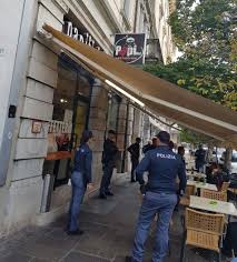 Adibiti a pubblici esercizi per la somministrazione alimenti e bevande , e s.m.i., differenziate a seconda siano locali aperti al pubblico o riservati a una cerchia di persone; Polizia Di Stato Licenza Di Somministrazione Di Alimenti E Bevande Sospesa Dal Questore Di Udine In