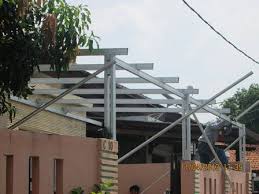 Ada banyak jenis rangka yang bisa digunakan untuk memasang kanopi, mulai dari pipa stainless hingga baja ringan. 44 Konstruksi Kanopi Baja Ringan
