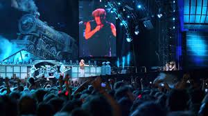 Ac/dc live at river plate is a definitive live concert video documenting ac/dc's massive black ice world tour. Ac Dc Thunderstruck Live River Plate Concert Clip Rock Revolution Acdc Thunderstruck