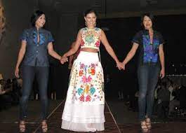 I looked at the way women dressed for special occasions. 28 Que Genial Ideas In 2021 Mexican Fashion Fashion Mexico People