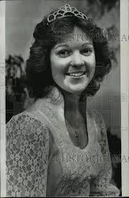 Karin Minor's Instagram, Twitter & Facebook