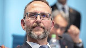 Caso Gobbi, versioni contrastanti