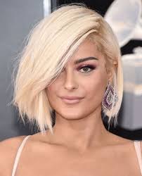 Etonnant meche blonde sur cheveux chatain carre plongeant meche de. 1001 Jolies Manieres D Adopter Et Porter Le Carre Court Degrade Carre Court Degrade Cheveux Carre Carre Court Blond