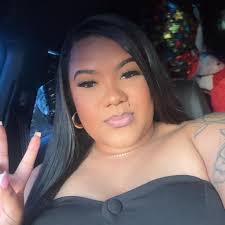 Biggie big self hiding behind the pregnant woman 😂 she didn't want no  parts.