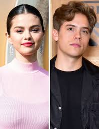 We all know cole sprouse from his roles as jughead jones in riverdale and cody in the suite life, but if you spent most of the '90s and '00s obsessed with friends, you probably recognise him first and. Schlimmster Tag Selena Uber Filmkuss Mit Dylan Sprouse Promiflash De