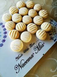 Add the icing sugar, oil and vanilla essence and beat for 2 minutes. Pin On Cape Malay Cookies