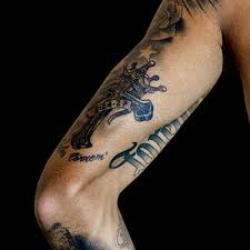 My right hand is my dominant hand but i'm inclined to get my left arm covered in tattoos. Neymar Neymar S Left Inner Arm Tattoo Saying Footballers Tattoos